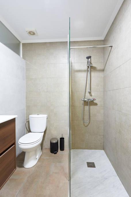 Koupelna v ubytování Acà Y Allà Apartamento Alfonso El Batallador