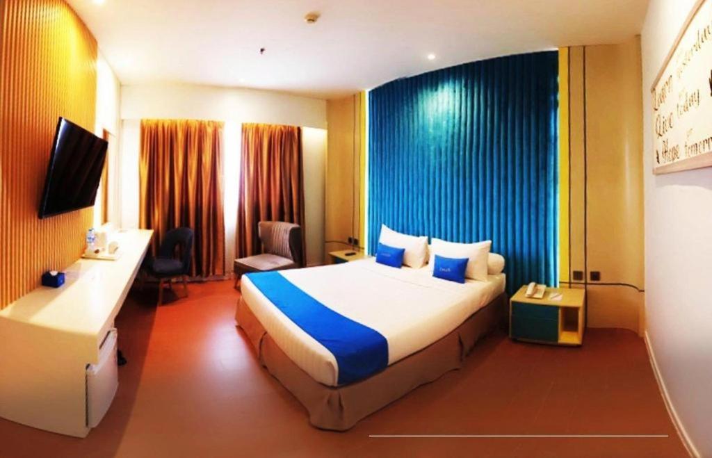 Postel nebo postele na pokoji v ubytování Zenith Hotel