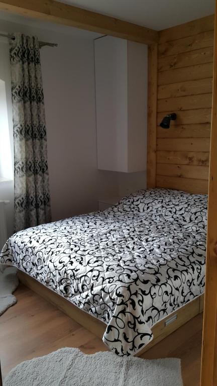 Posteľ alebo postele v izbe v ubytovaní Apartament Stalowy Kościelisko Sywarne