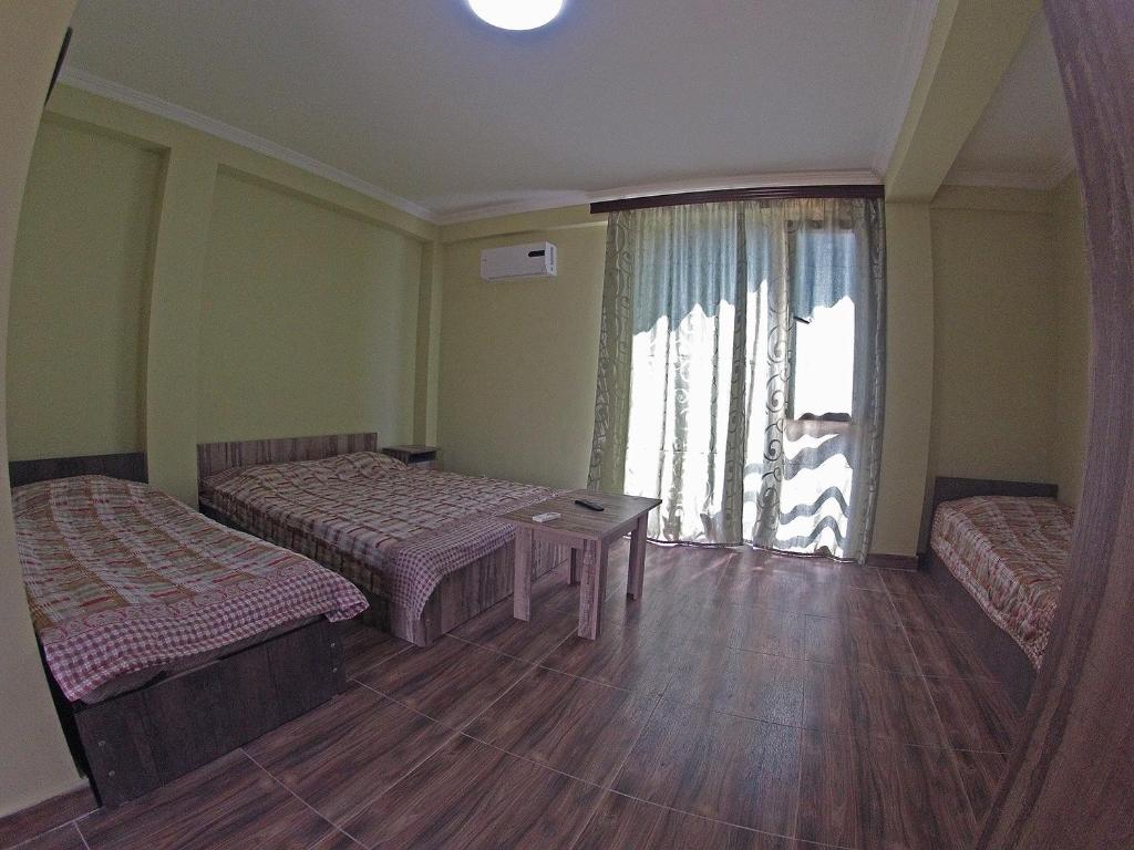 Postel nebo postele na pokoji v ubytování Magnetic Sand Hotel
