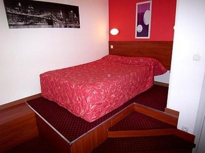Postel nebo postele na pokoji v ubytování Hôtel Du Stade