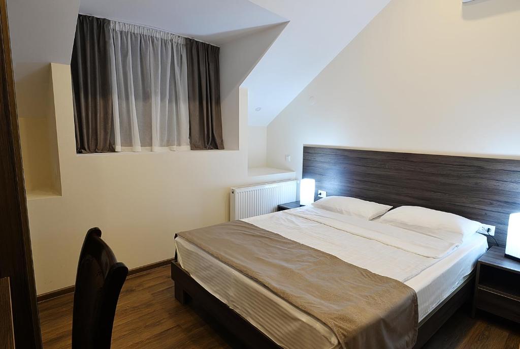 Postel nebo postele na pokoji v ubytování MGK Hotel