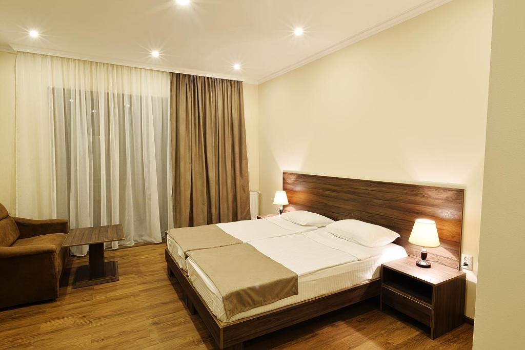 Postel nebo postele na pokoji v ubytování MGK Hotel