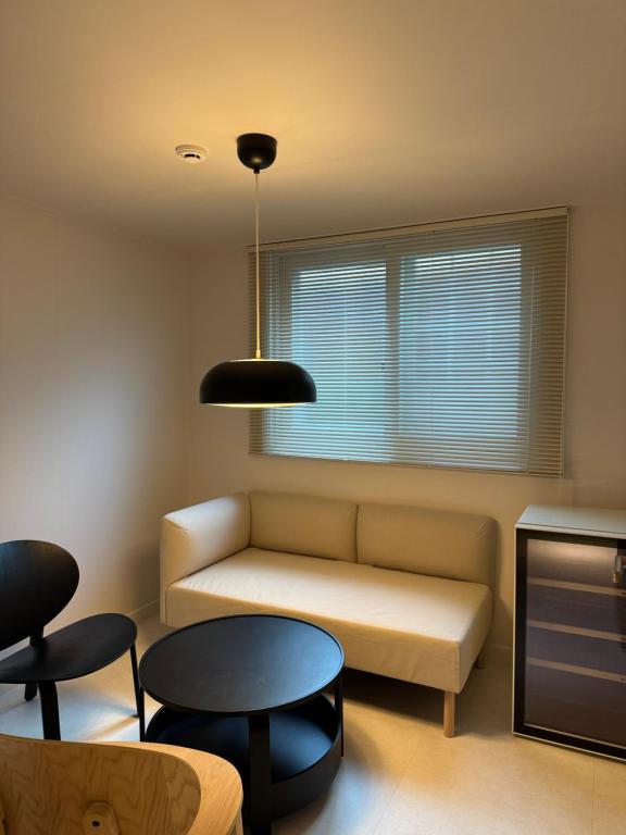 Χώρος καθιστικού στο Heyhome Seochon, Semi-Basement