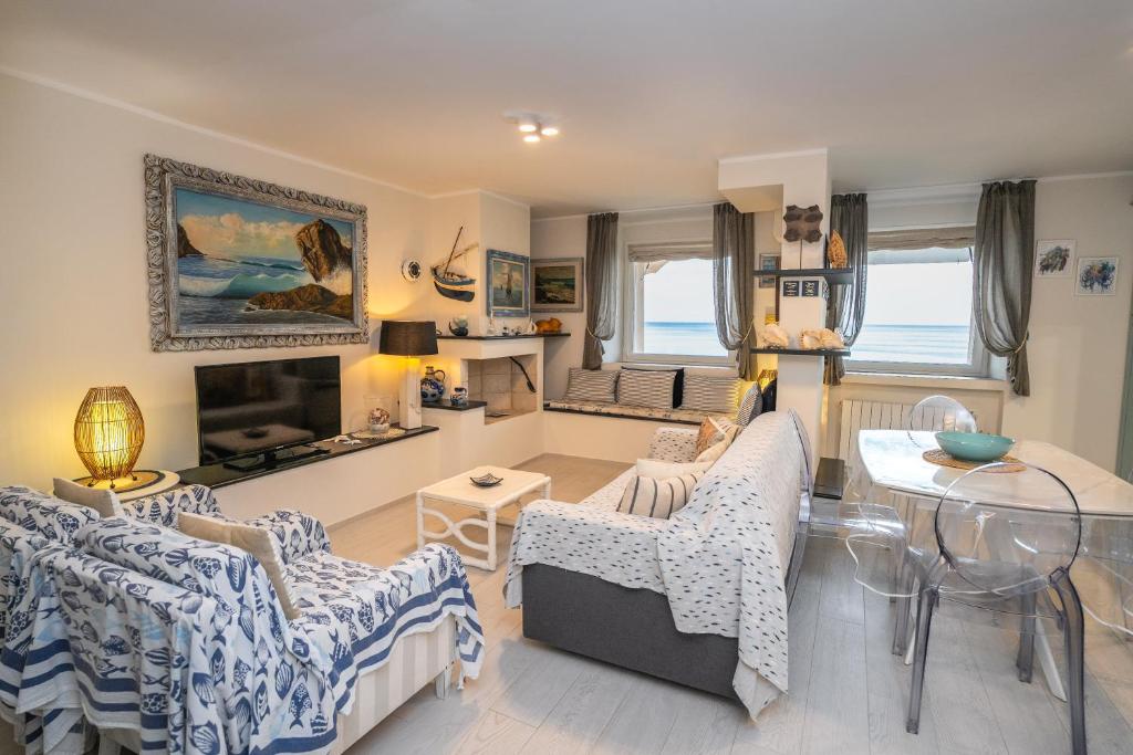 Et opholdsområde på Villa Liliana - Ancora - Esclusivo con Accesso Diretto alla Spiaggia