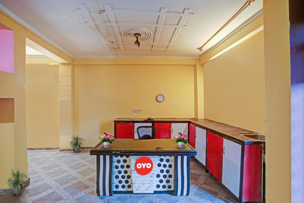 Khu vực ghế ngồi tại Hotel O by OYO Crossing Hotel Ghaziabad Railway Station