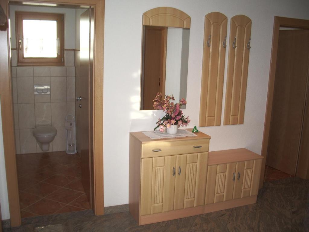 A bathroom at Haus Peter Schiestl