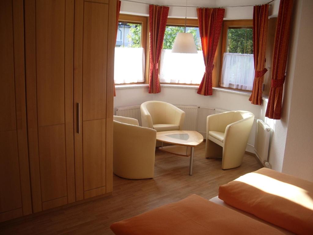 A seating area at Haus Peter Schiestl