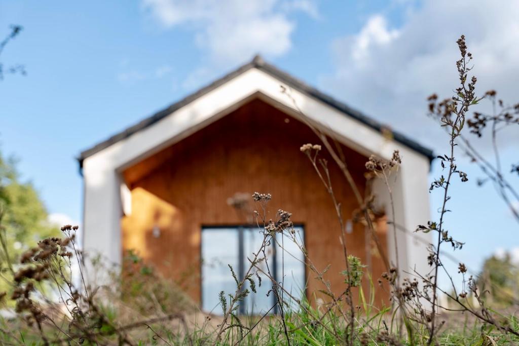 a house with a window in a field of grass at Radawnica pl - Tu odpoczniesz! in Skorka