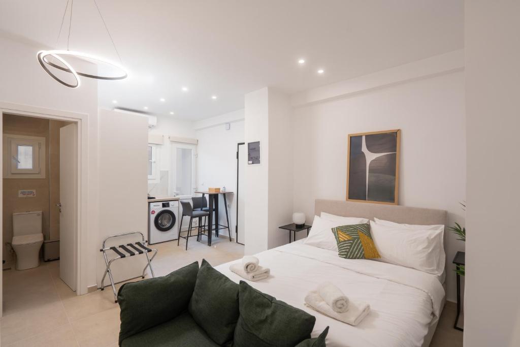 15 mins Walk to Acropolis, Minimalist Studio