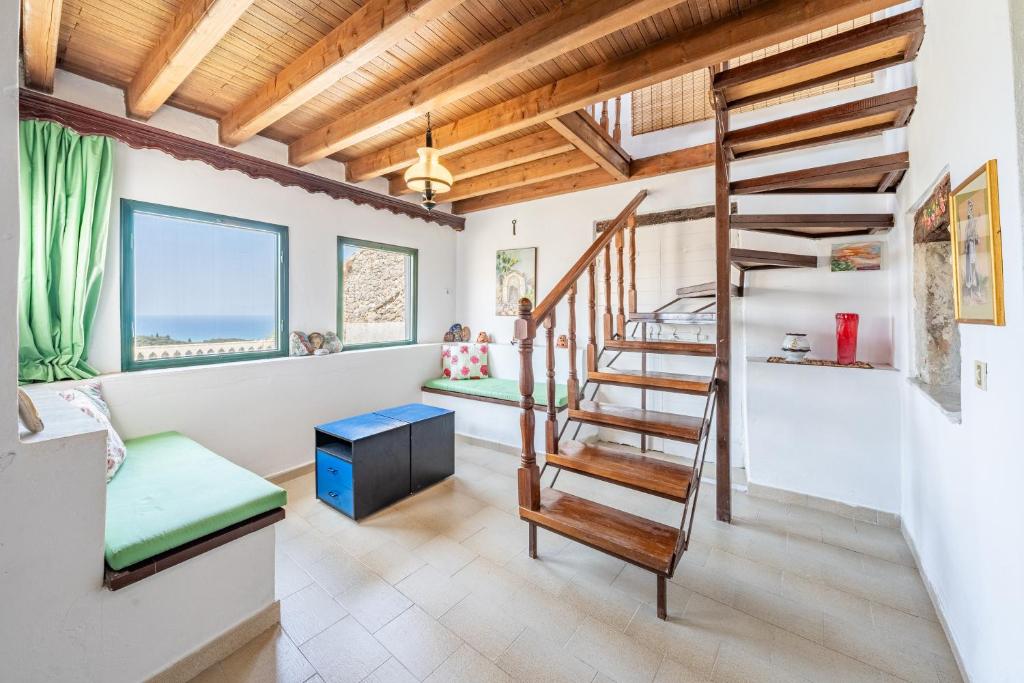 Postel nebo postele na pokoji v ubytování Priest's Traditional Mansion