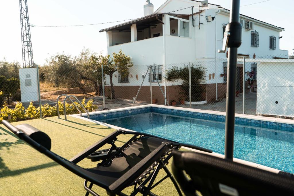 Bazén v ubytování La Esperanza Rural Tourist nebo v jeho okolí