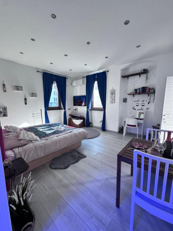 Postel nebo postele na pokoji v ubytování Ocean Suite con letto ad acqua