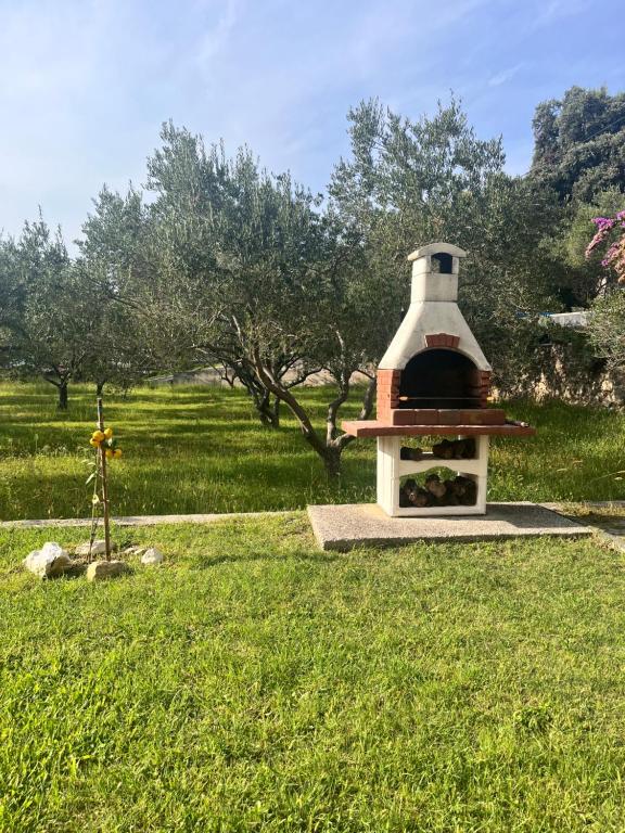 a bird house in the middle of a grass field at Apartmani Fani in Banjol