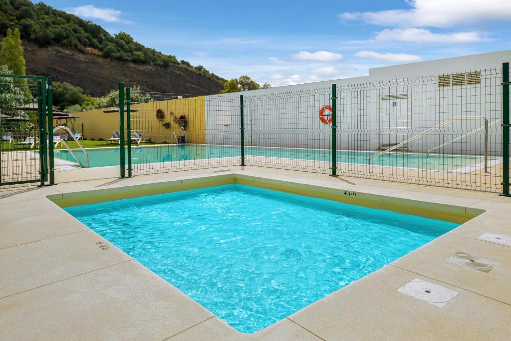 Πισίνα στο ή κοντά στο Casa de 10 - 1a
