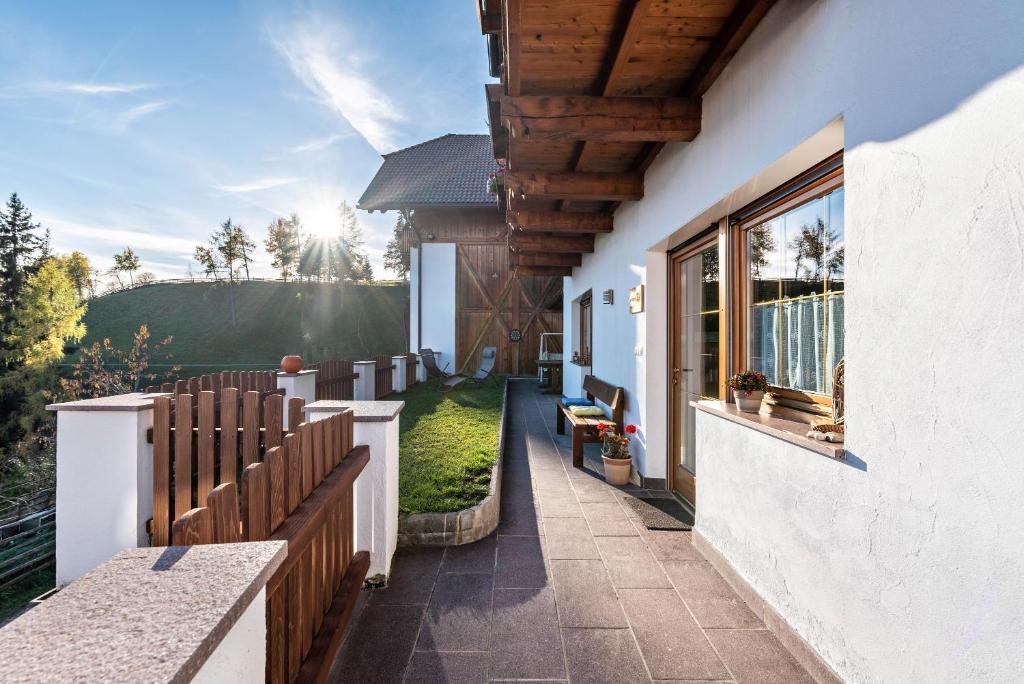 Balkón nebo terasa v ubytování Schlern