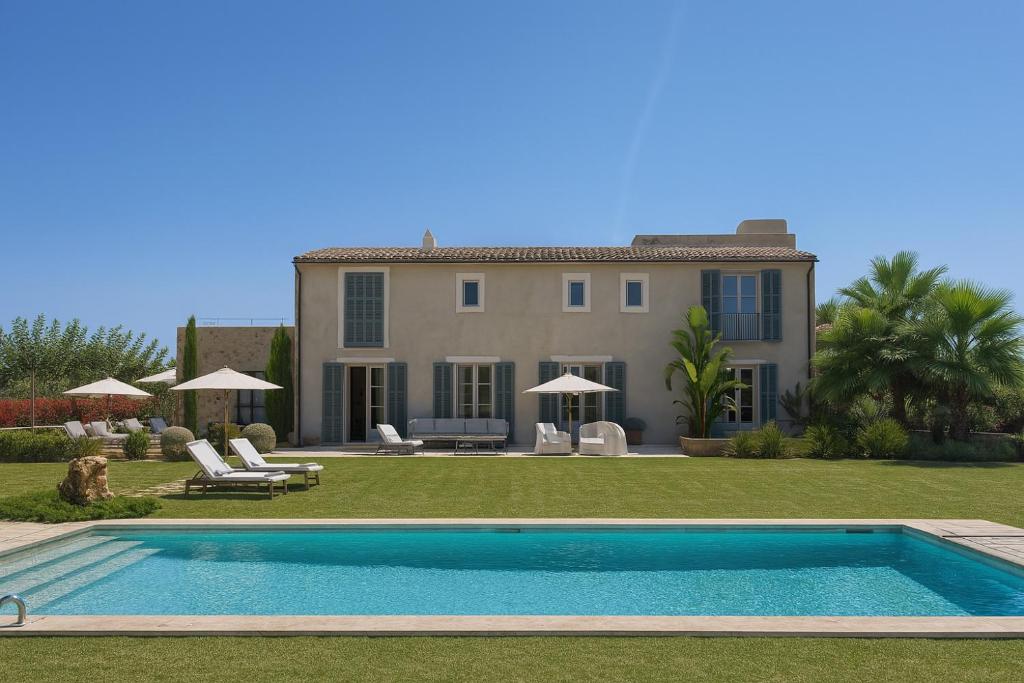 Swimmingpoolen hos eller tæt på Can Coral