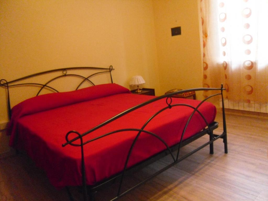A bed or beds in a room at Il Giardino Nel Parco R&B