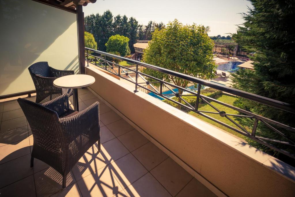 Bazén v ubytování Avalon Airport Hotel Thessaloniki nebo v jeho okolí