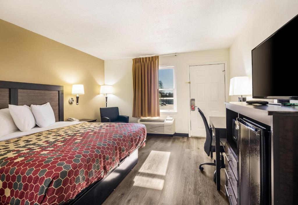 Econo Lodge Glade Springs I-81 photo