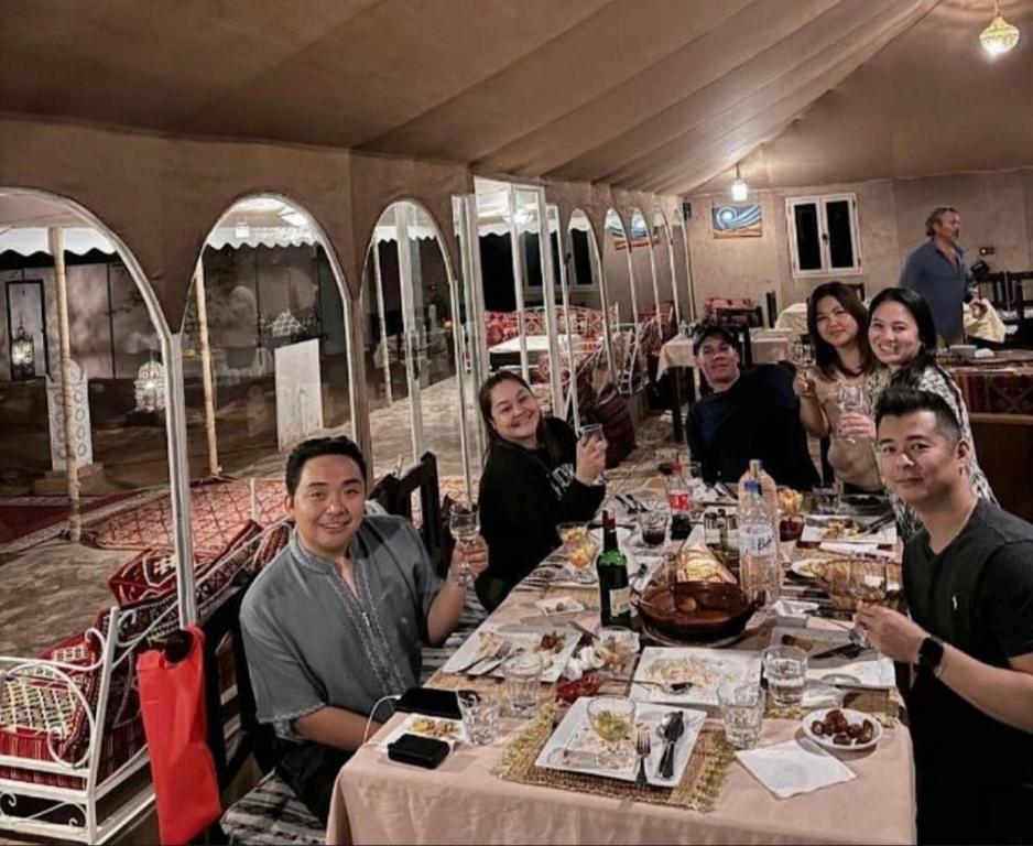 Επισκέπτες που μένουν στο Celestial luxury Camp