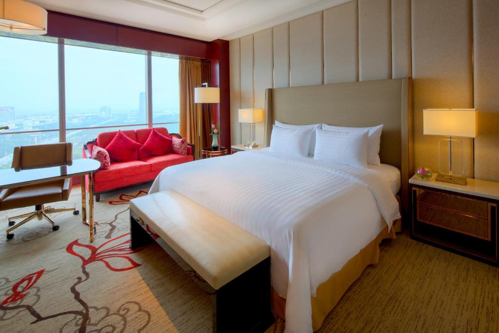 Postel nebo postele na pokoji v ubytování Sanding New Century Grand Hotel Yiwu