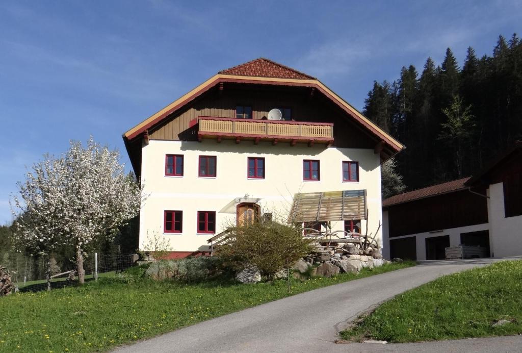 Το κτήριο όπου στεγάζεται  το διαμέρισμα