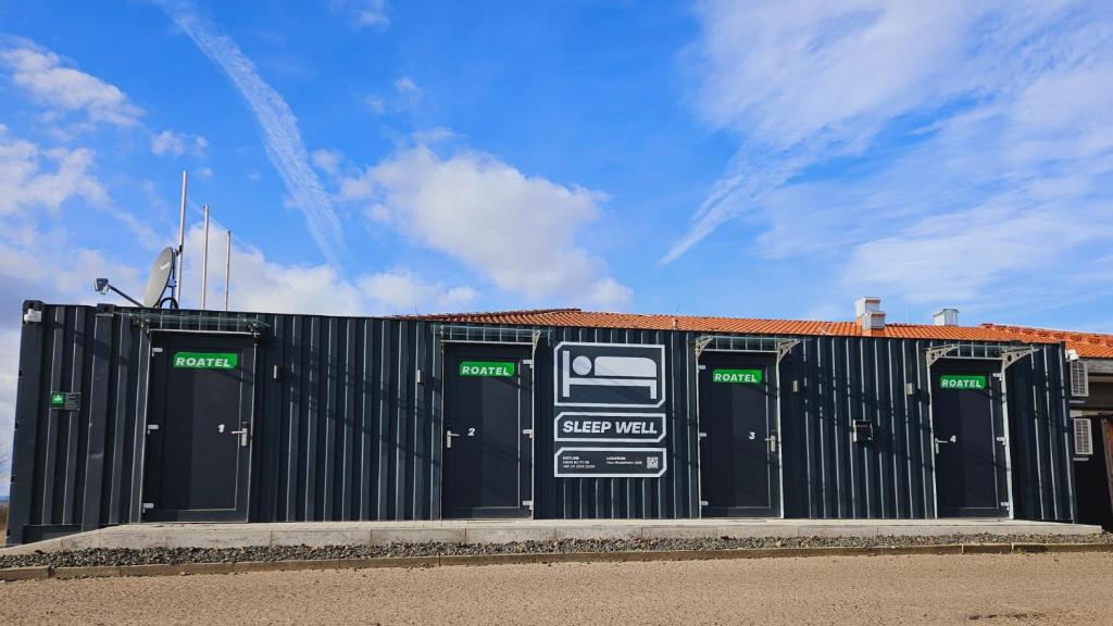 a black building with four doors on the side at Roatel Gau-Bickelheim A61 my-roatel-com in Gau-Bickelheim