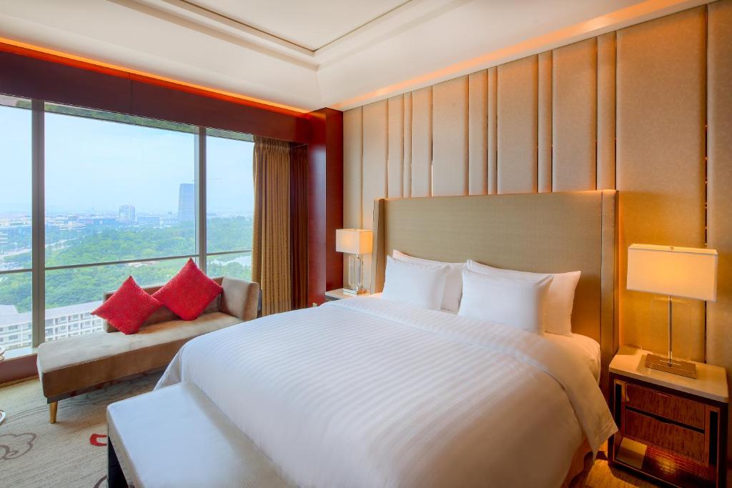 Postel nebo postele na pokoji v ubytování Sanding New Century Grand Hotel Yiwu