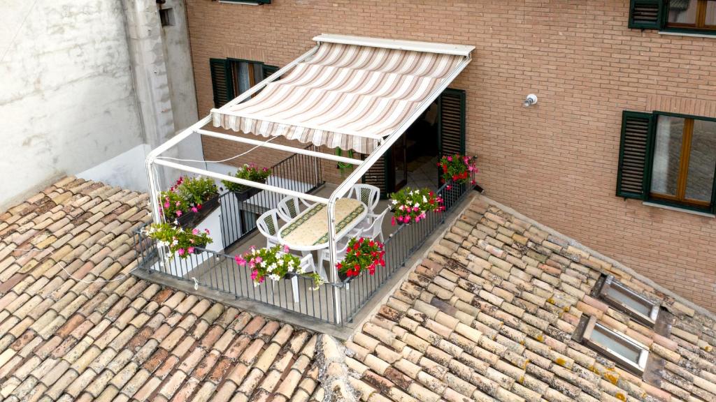 a balcony with a table and flowers on a building at La Terrazza House in Lanciano