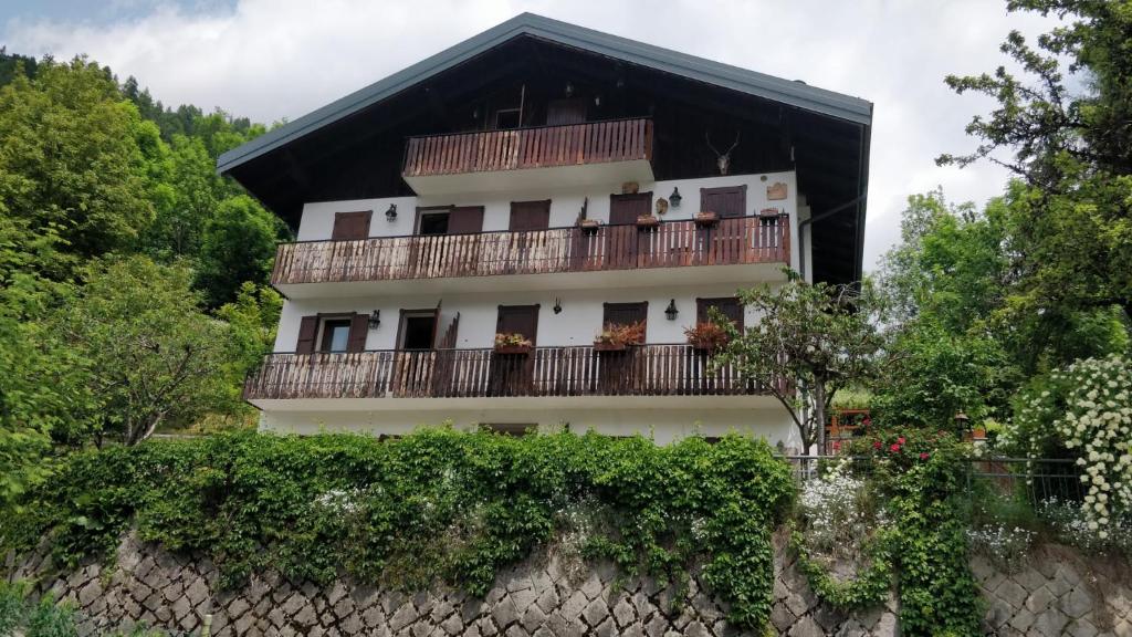 a building with balconies on top of a wall at La Casa dei Cervi a Vinigo in Vodo Cadore