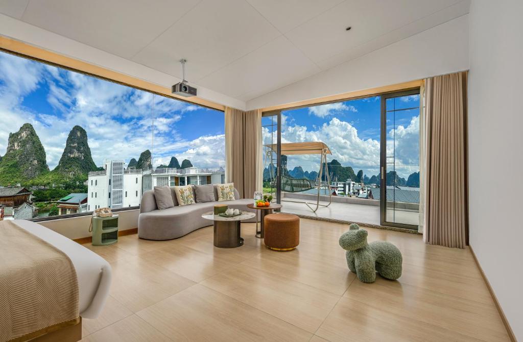 Zona de estar de Yangshuo Pony Family Hotel - Tonglu