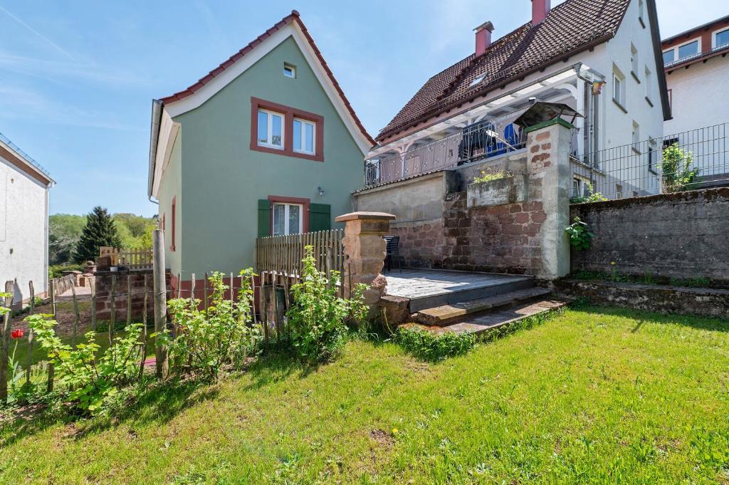a house with a fence and a yard at Grüner-Seppel in Rodalben