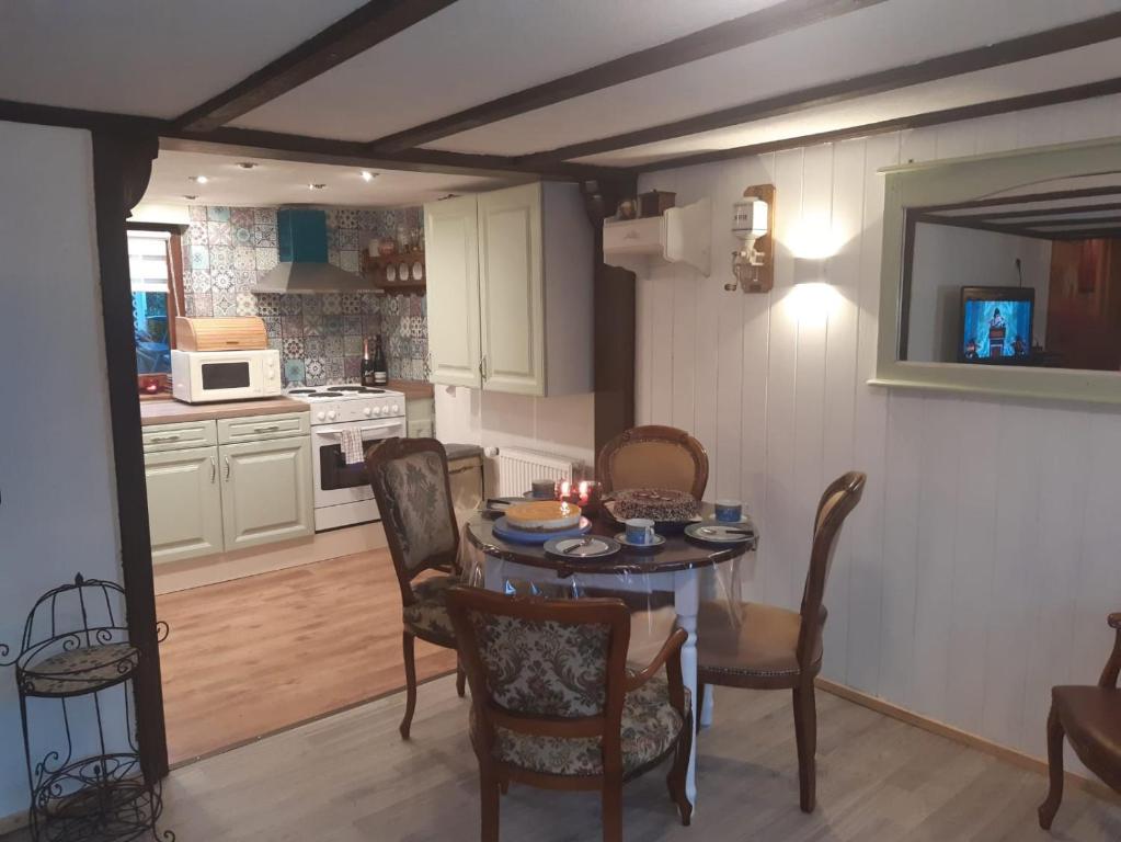 Η κουζίνα ή μικρή κουζίνα στο Ferien im Kräuterstübchen