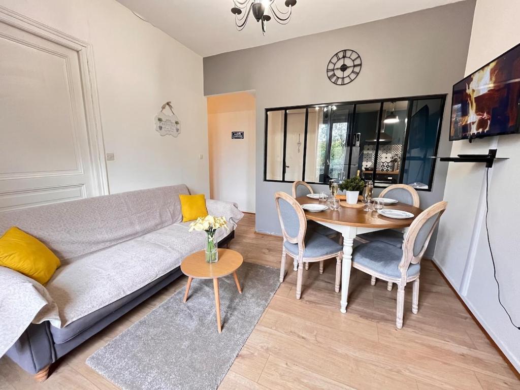 Posezení v ubytování E - La bulle de champagne T3 proche centre-ville