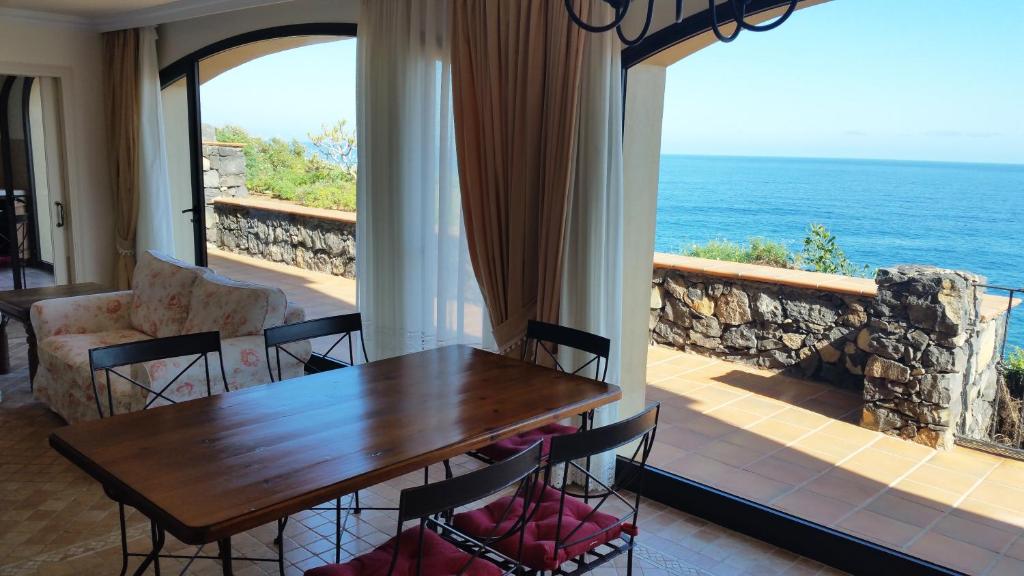 a dining room with a table and a view of the ocean at Apartamentos Playa de Los Roques in Los Realejos