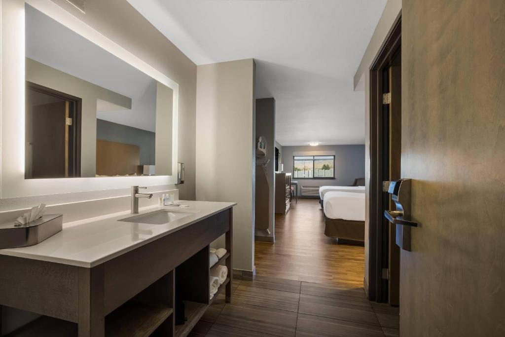 Hotel 28 Boise Airport, an Ascend Collection Hotel photo