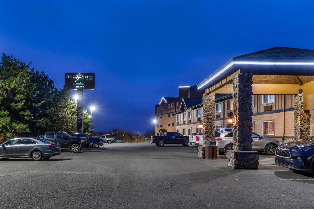 a parking lot with cars parked in front of a hotel at Lloyd Hotel Astoria Bayfront, an Ascend Collection Hotel in Astoria, Oregon