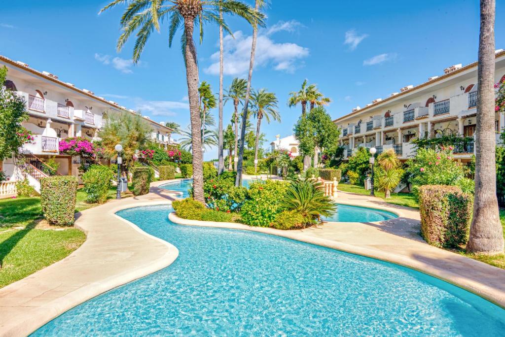 Bazén v ubytování Bahía Azul nebo v jeho okolí