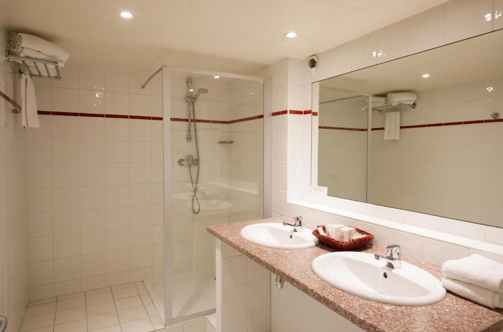 ibis Styles Chartres Sud Barjouville - Suite Con Una Cama Queen Y Un Sofá Cama