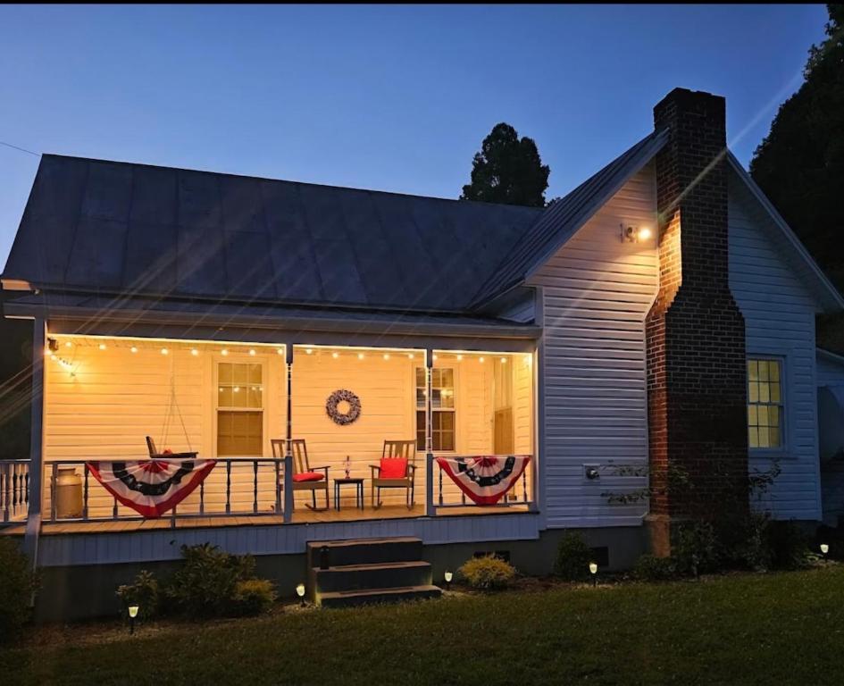 Το κτήριο όπου στεγάζεται  η παραθεριστική κατοικία