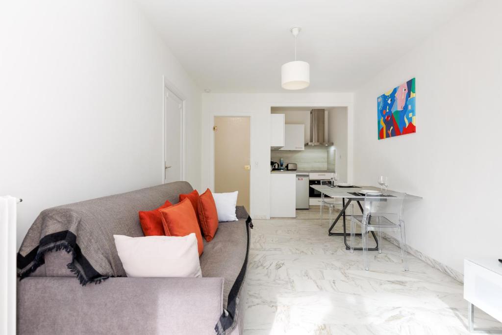 Upstays - 1 Bedroom - Balcony - Calm