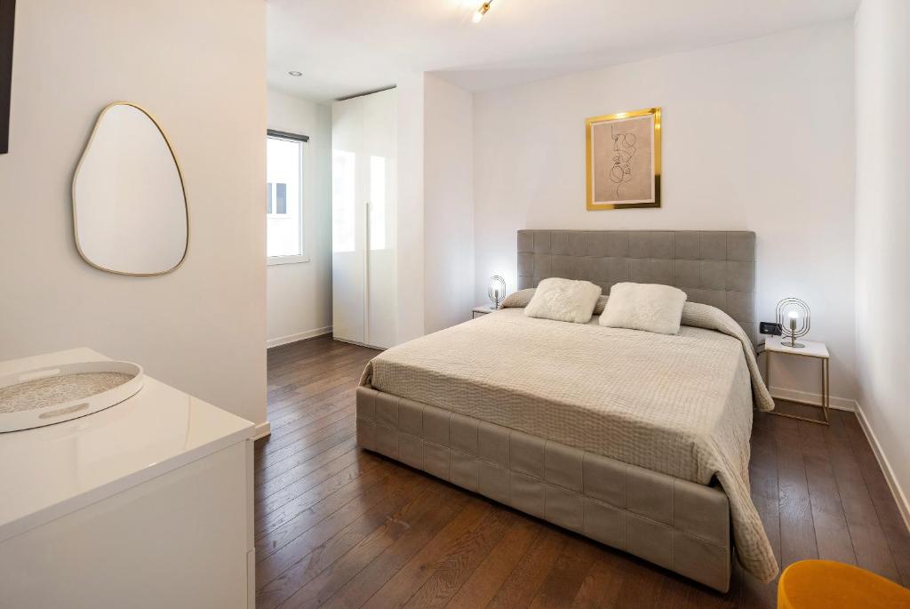 a bedroom with a bed and a mirror and a sink at Appartamento Bettin in Caorle