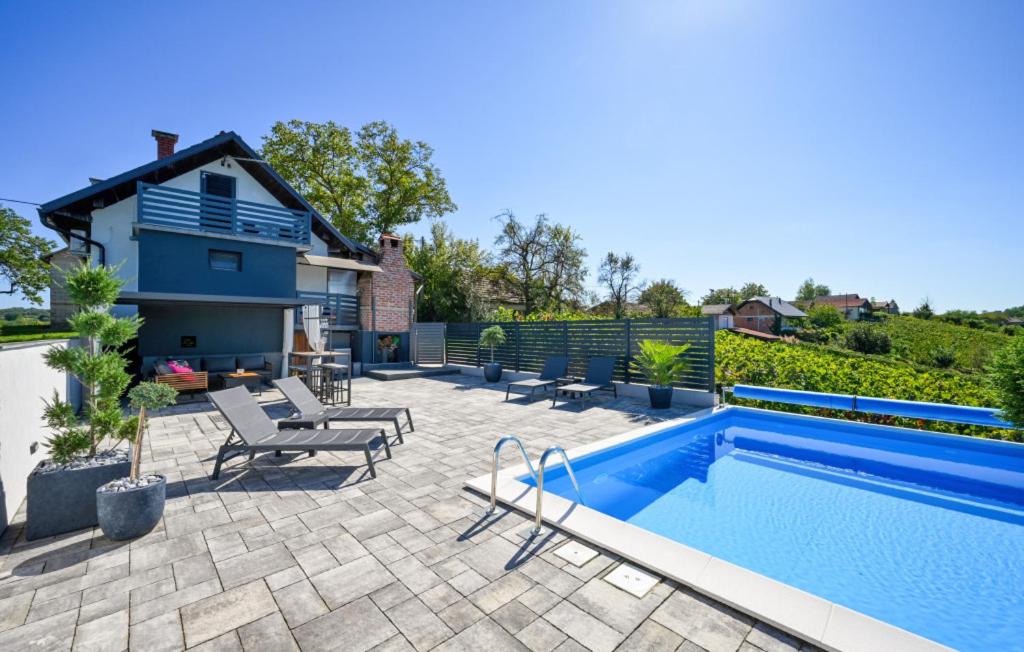 Piscine de l'établissement Villa Vinea by Villas Guide ou située à proximité