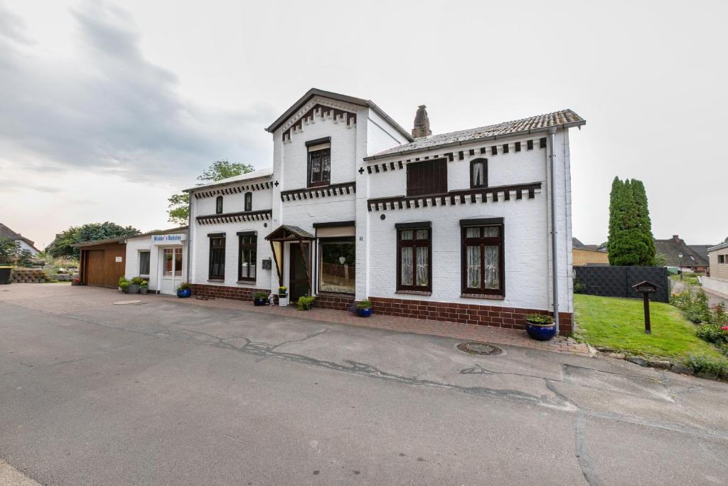 Το κτήριο όπου στεγάζεται  το διαμέρισμα