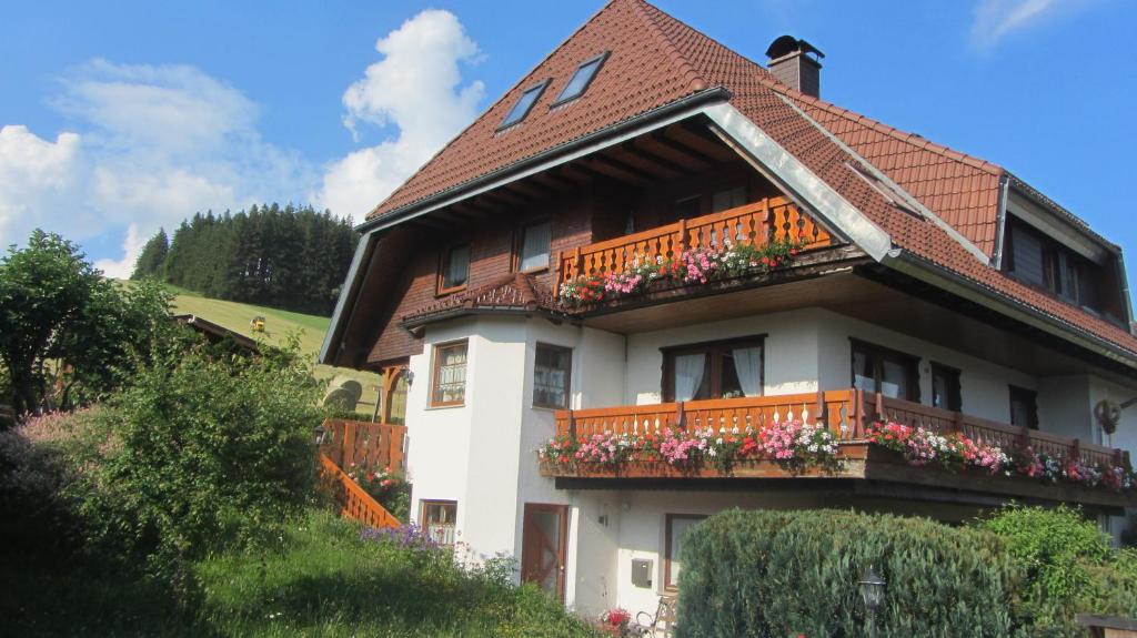 Tòa nhà nơi căn hộ tọa lạc