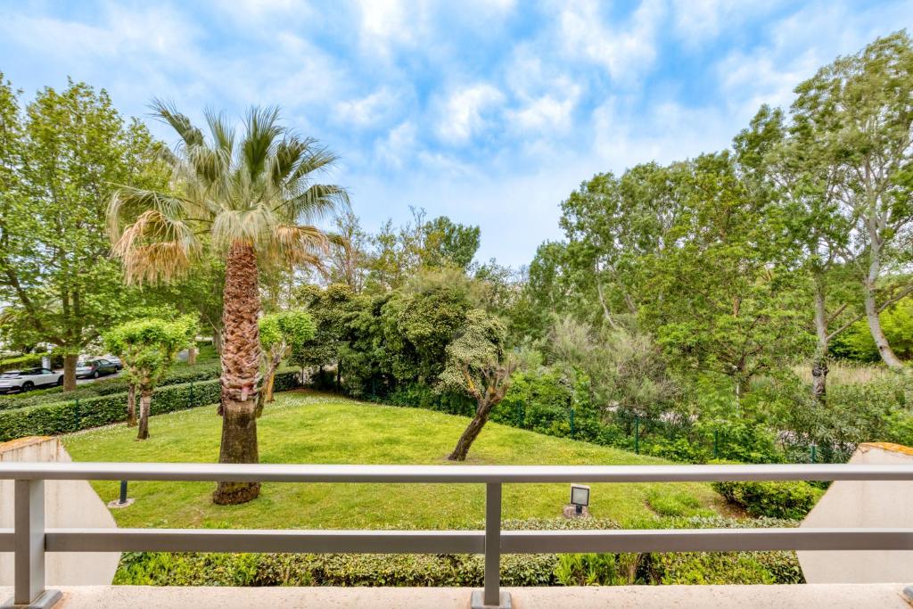 a palm tree in the middle of a park at Sunshine in La Grande-Motte