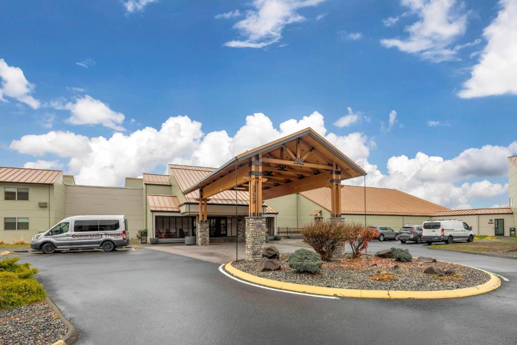 a building with awning in front of a parking lot at Columbia River Hotel and Conference Center, an Ascend Collection Hotel in The Dalles