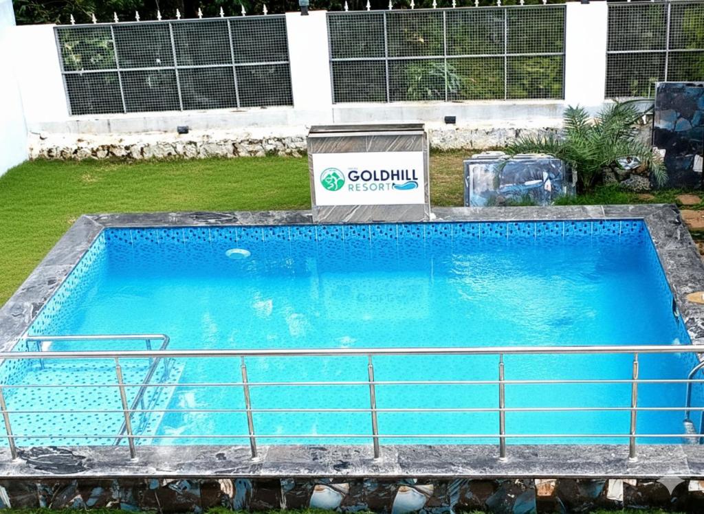 Bazén v ubytování Yelagiri GoldHill Resort nebo v jeho okolí