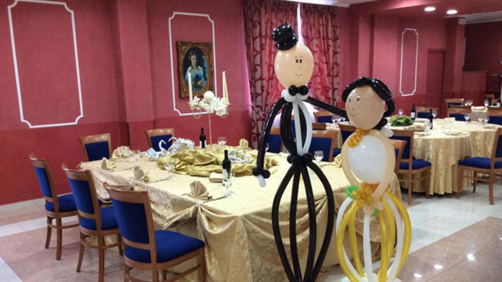 A restaurant or other place to eat at Albergo Roma